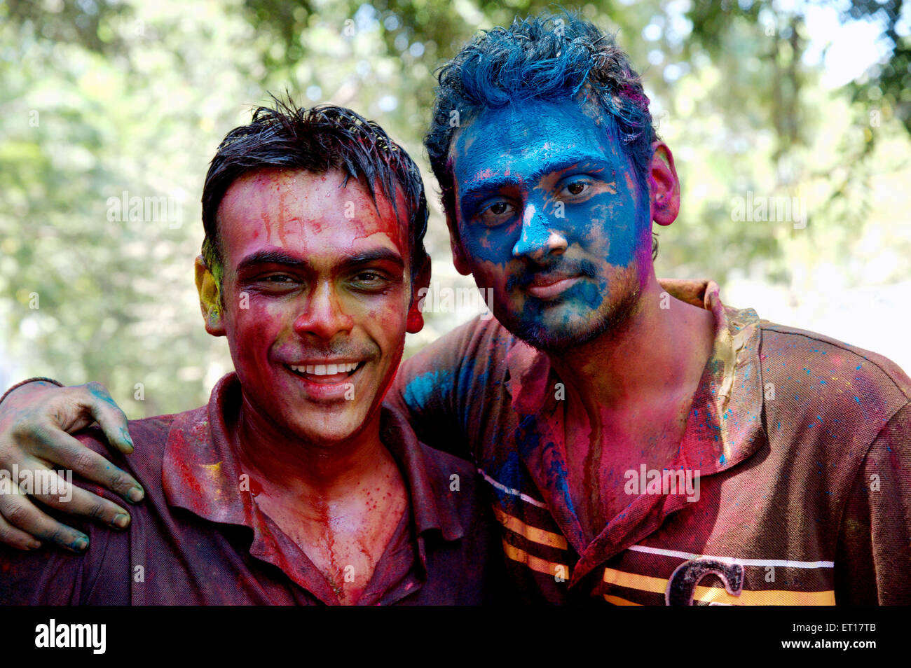 Holi Festival frères célébrant des festivals de couleurs MR#364 Inde Asie Banque D'Images