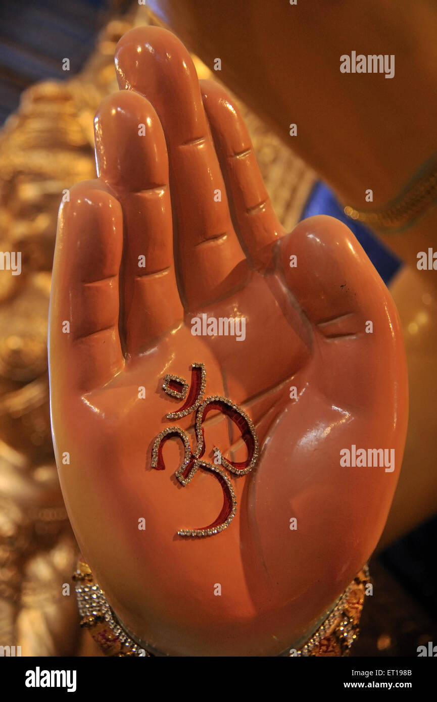 La bénédiction du Seigneur Ganesh a Mumbai Maharashtra Inde Banque D'Images