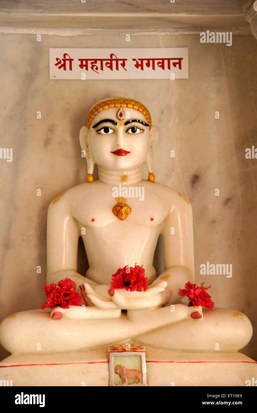 Statue en marbre de Mahavir dieu Inde Banque D'Images
