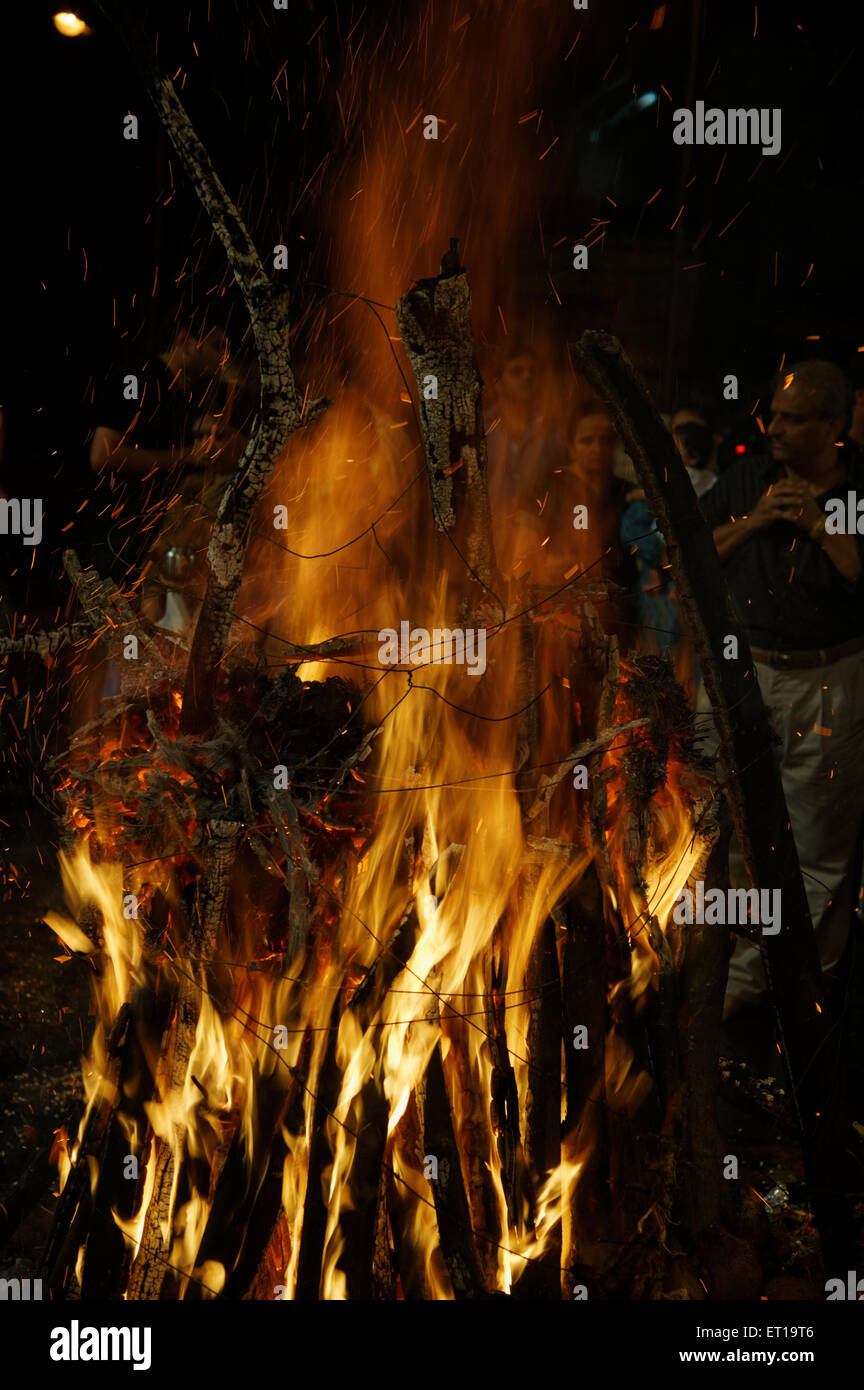 Festival holi bonfire mumbai Maharashtra Inde Asie Banque D'Images