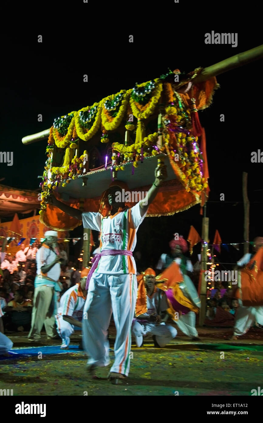 Bubu Dance festival holi Sadvali Devrukh Konkan Maharashtra Inde Asie du sud-est Banque D'Images