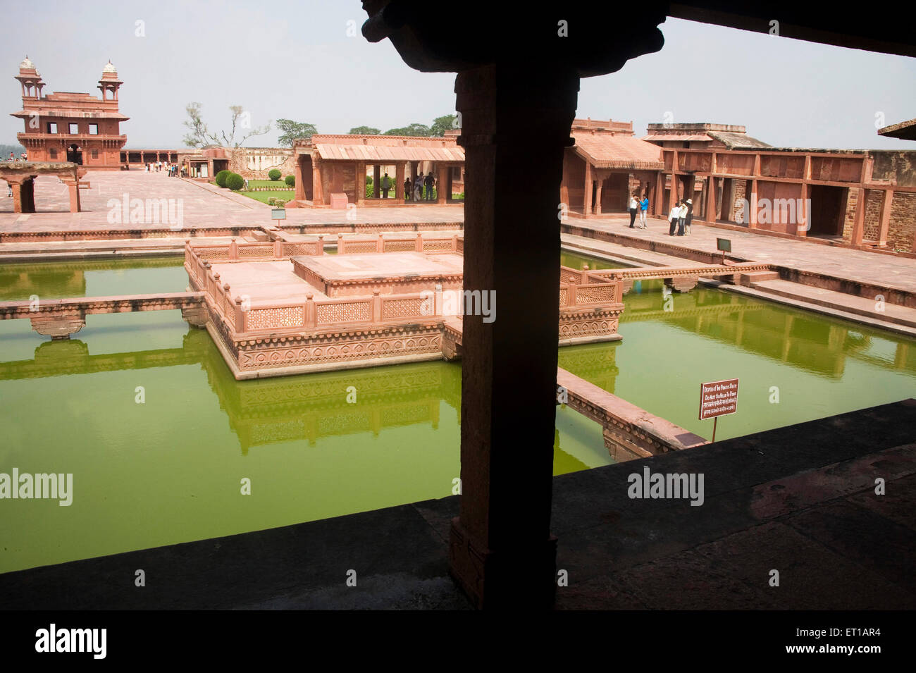 L'architecture de Mughal en pierre rouge des piliers sculptés de Deewan Khwabgah Fatehpur Sikiri Khana ; ; ; Inde Uttar Pradesh Banque D'Images