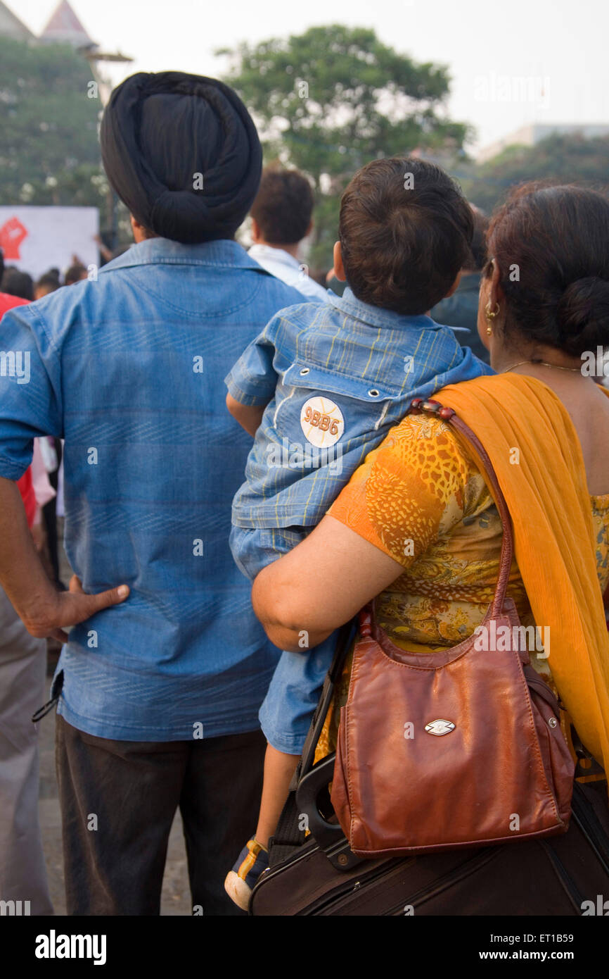 La famille Sikh Punjabi ; 3 décembre ; personnes Gateway pour protester contre les attaques terroristes le 26 novembre 2008 à Bombay Banque D'Images