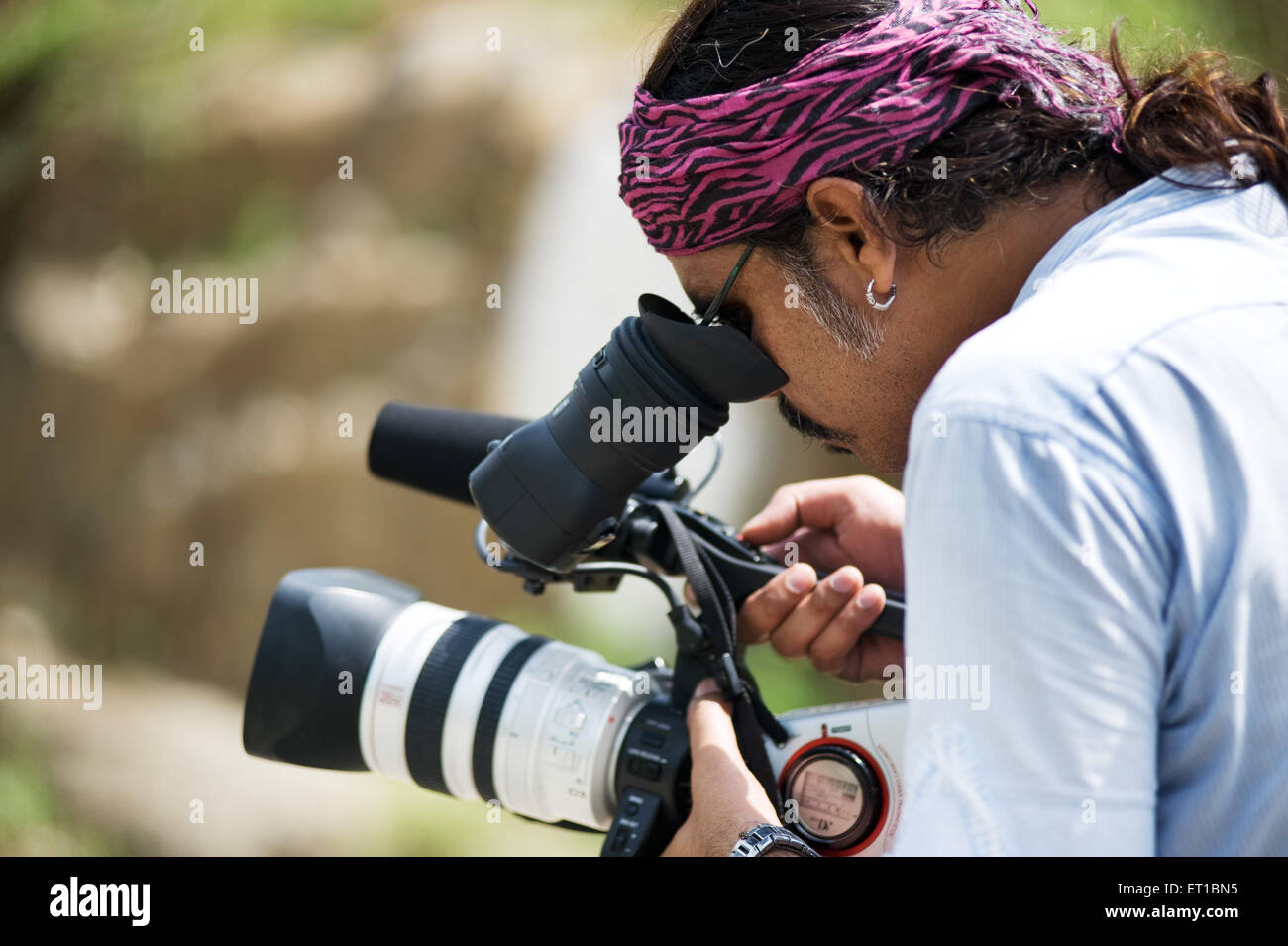 Vidéaste tournage avec caméscope ; Rajasthan ; Inde ; MR#746 Banque D'Images