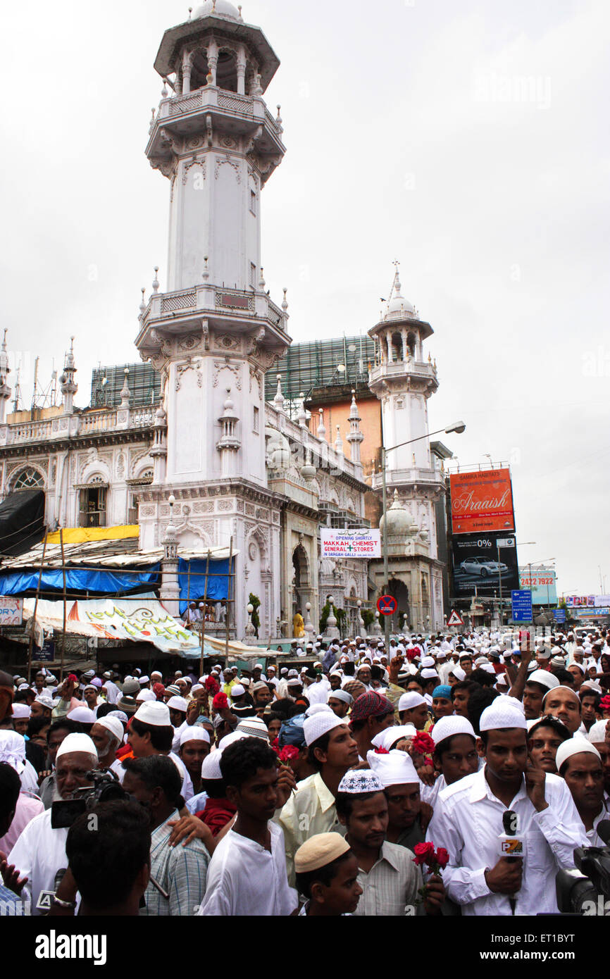 Namaz par communauté musulmane à l'occasion d'identité ; Bombay Mumbai Maharashtra Inde ; 2009 ; Banque D'Images