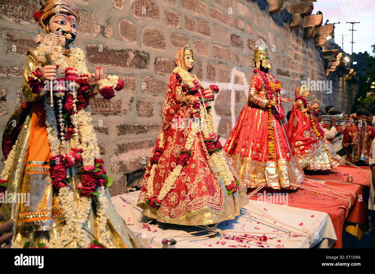 Idoles de Lord Shiva comme Isar Gana et Déesse Parvati comme Gavar Gaur sur le festival de Gangaur Jodhpur Rajasthan Inde Banque D'Images