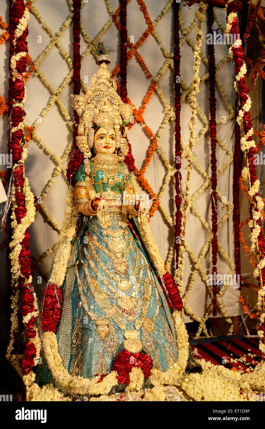 Idole de Gavar avec des bijoux à Sunaron ka baas à l'occasion d'Dheenga Gavar Jodhpur Rajasthan Inde festival Banque D'Images