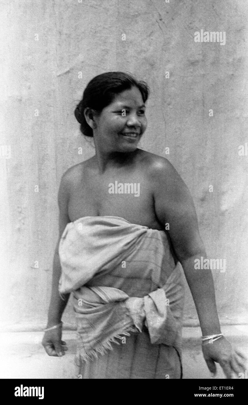 Femme tribale Bodo ; tribu Boro ; tribus Borokachari ; Guwahati ; Assam ;Inde Banque D'Images