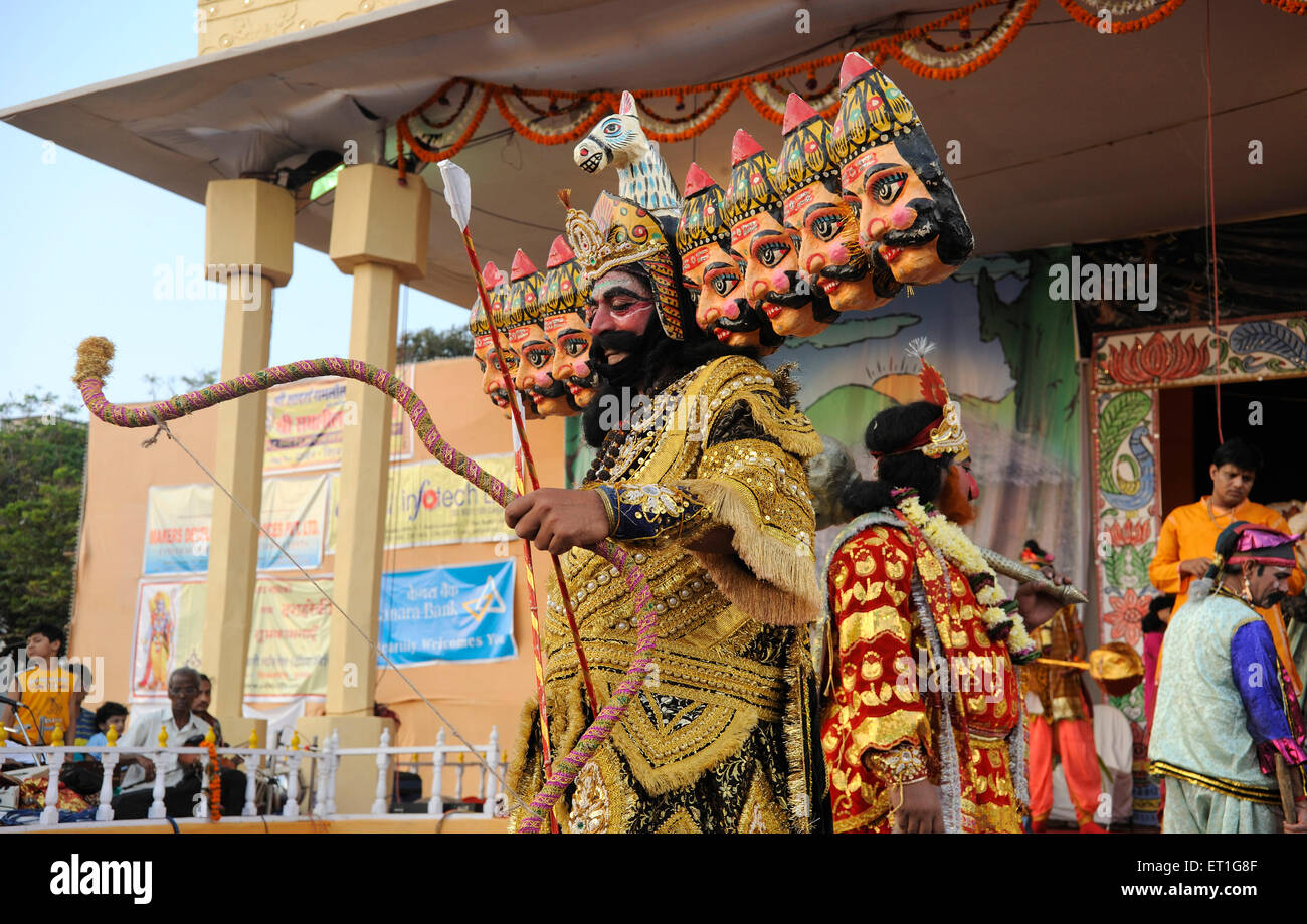 Rôle de l'artiste roi démon ravan dans ramleela dusera ; festival dussera en Inde Banque D'Images