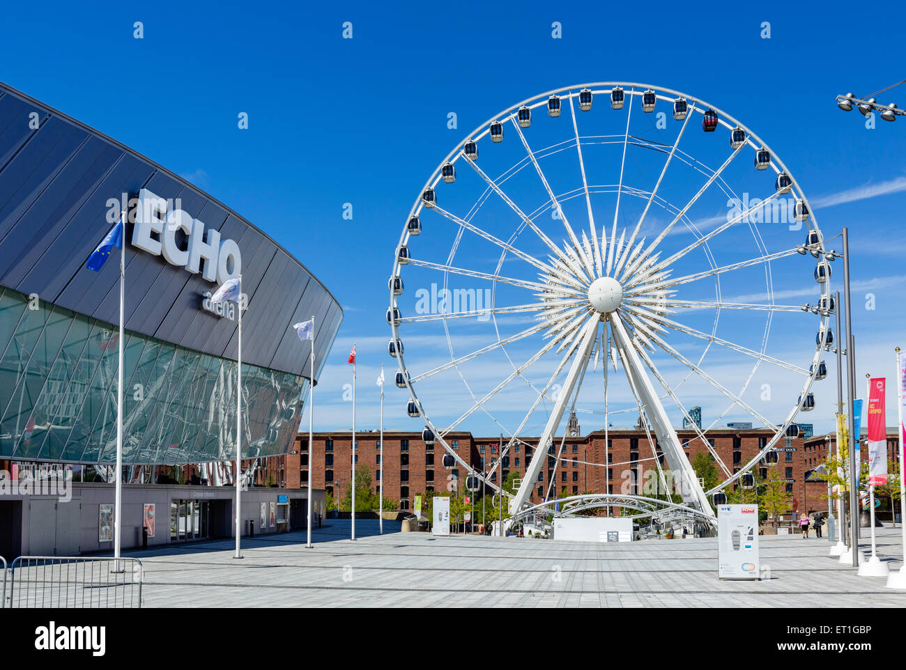 L'Echo Arena et roue de Liverpool, l'Albert Dock, Liverpool, Merseyside, England, UK Banque D'Images