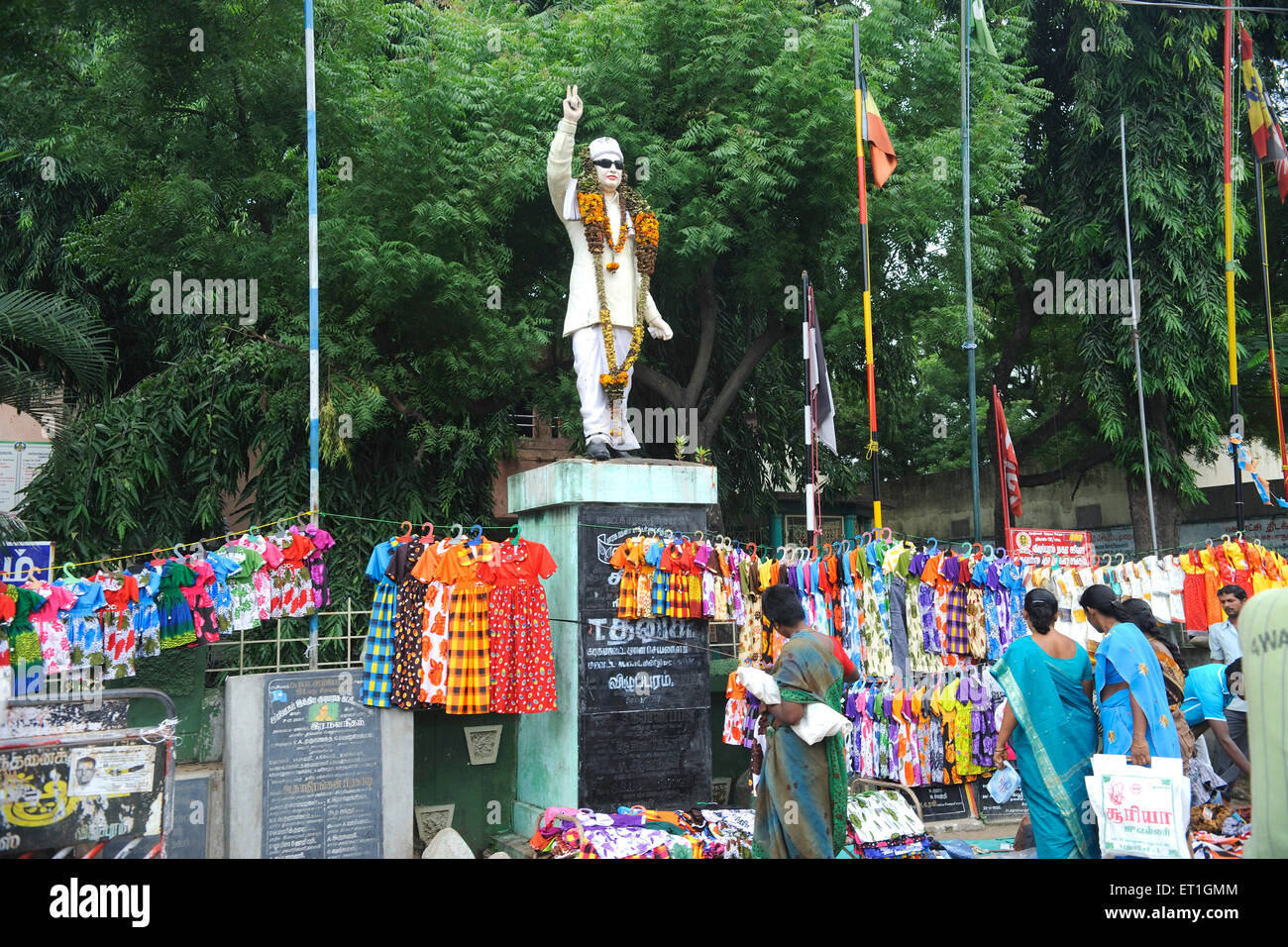 Statue de l'ancien ministre en chef et le cinéma star ; Chennai Tamil Nadu ; Inde ; Banque D'Images