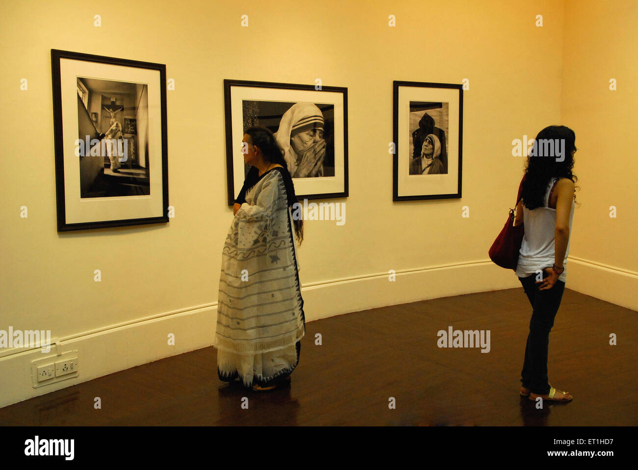 Exposition de photographie sur mère Teresa au NGMA, National Gallery of Modern Art, Cobasji Jehangir Hall, Bombay, Mumbai, Maharashtra, Inde Banque D'Images