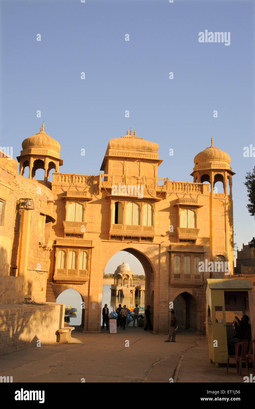 Gate à Gadsisar ou Gadisar lake ; ; ; Inde Rajasthan Jaisalmer Banque D'Images