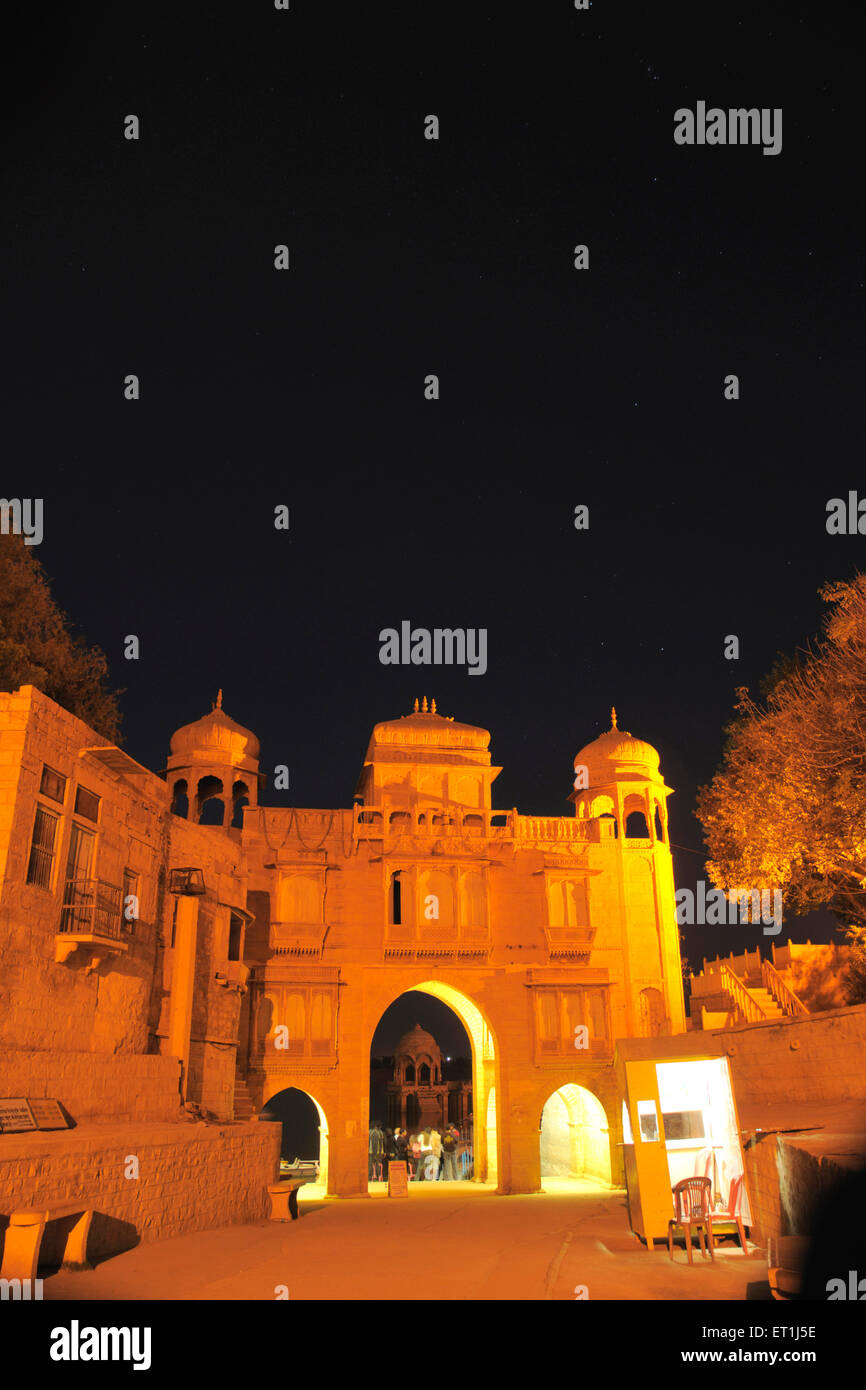 Porte de Gadsisar, lac de Gadisar ; Jaisalmer ; Rajasthan ; Inde Banque D'Images