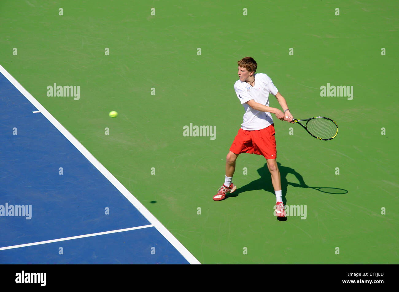 Scott Clayton, joueur de tennis britannique, jouant au tennis Backhand, Pune, Maharashtra,Inde, Asie Banque D'Images