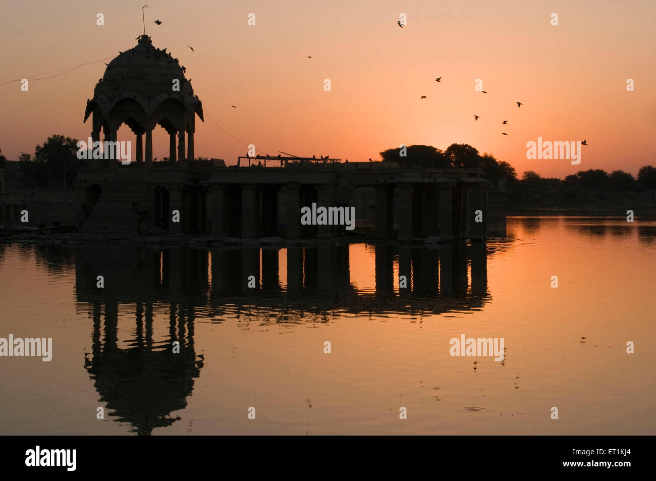 Chhatri Gadisar lake Asie Inde Rajasthan Jaisalmer Banque D'Images