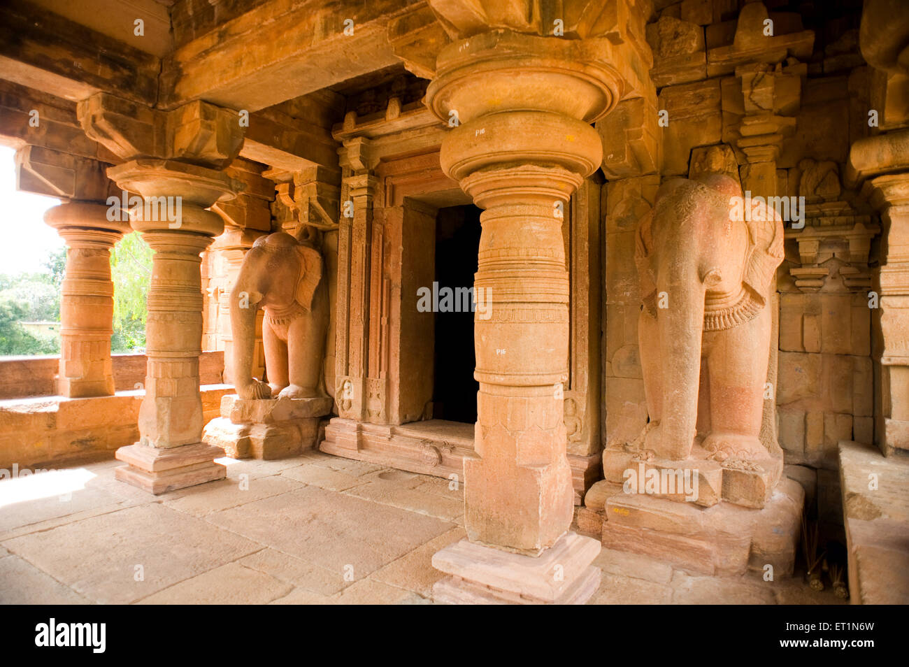 Mandapa de Jain temple ; Patadkal ; ; ; Inde Karnataka Bagalkot Banque D'Images