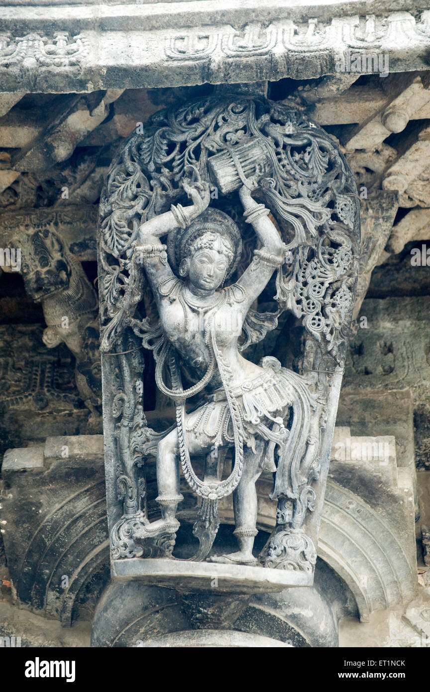 Statue danseuse Mohini sur chennakesava temple Belur ; ; ; ; Inde Karnataka Hassan Banque D'Images