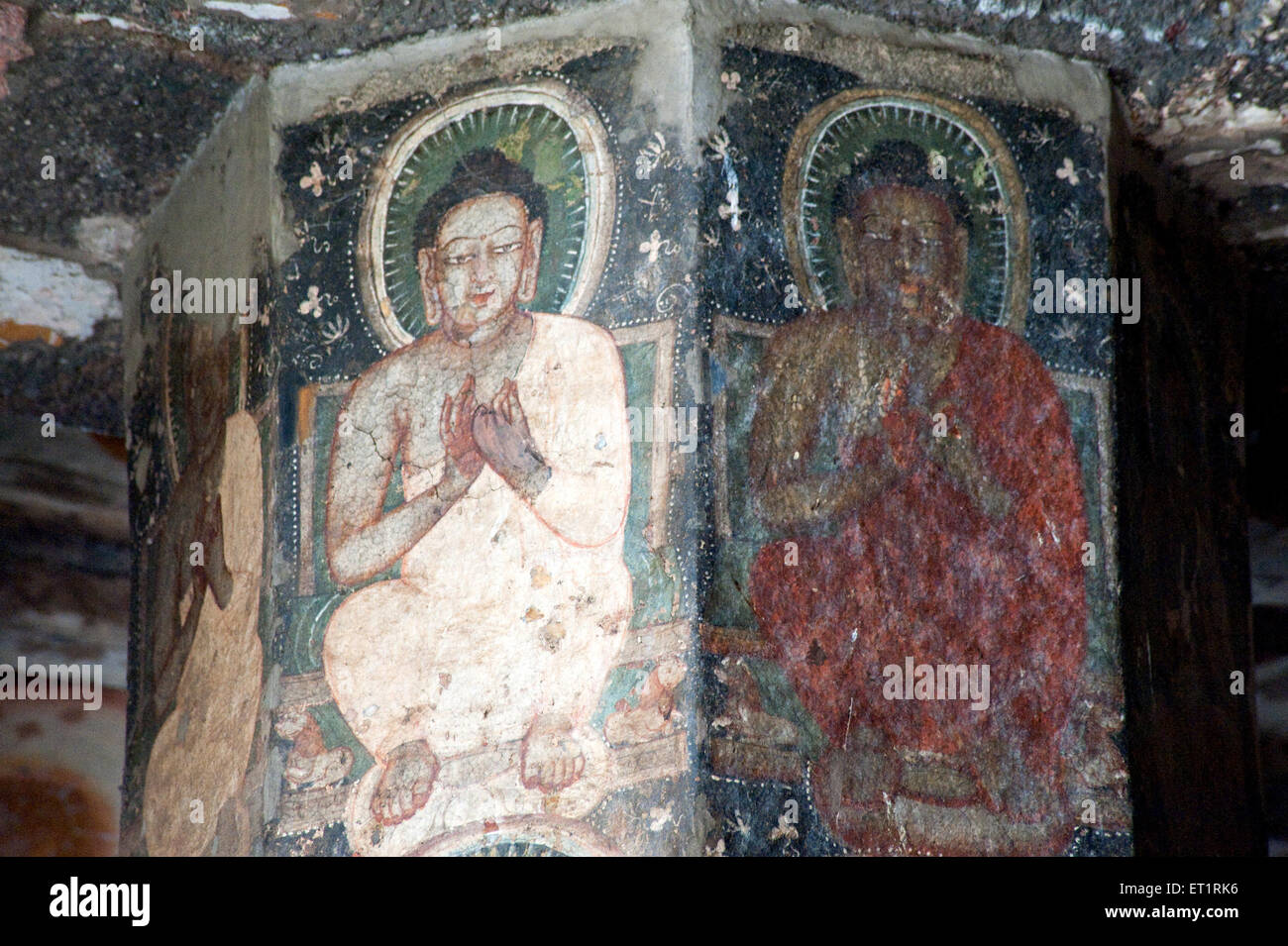 Peintures de bouddhas sur le pilier d'Ajanta Aurangabad grottes ; ; ; Maharashtra Inde Banque D'Images