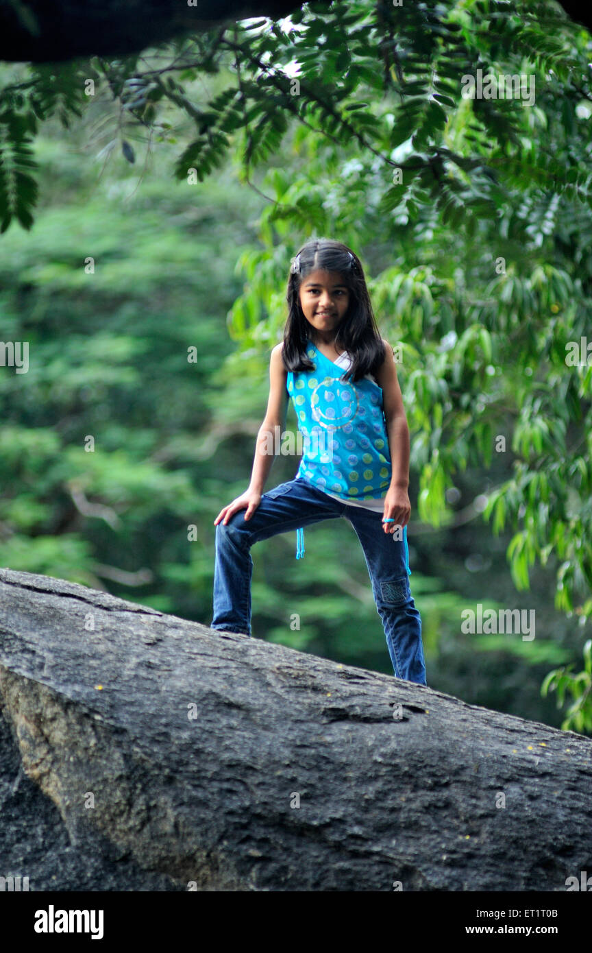 Fille dans le jardin MR#556 Banque D'Images