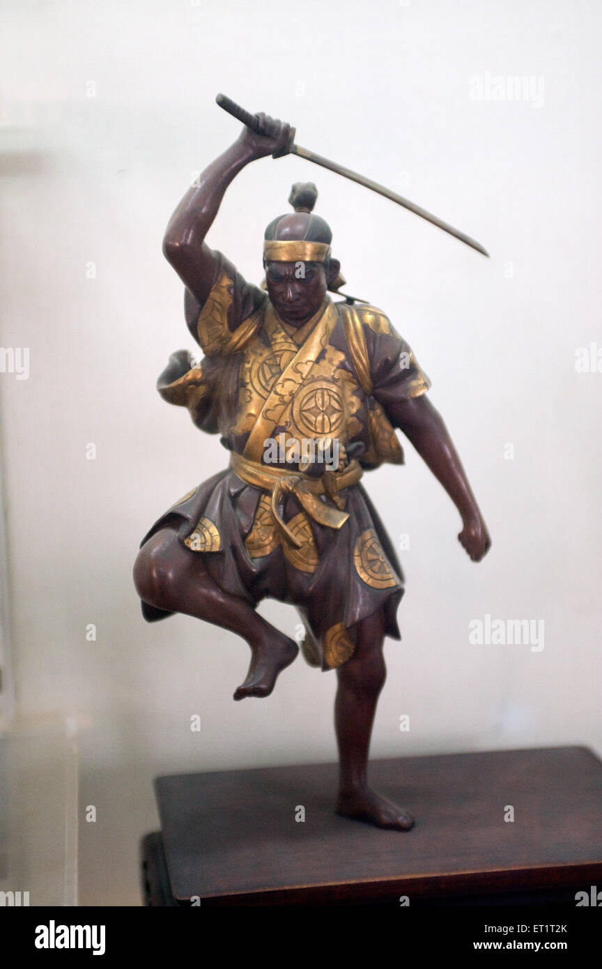 Combat de la sculpture japonaise Samurai, Musée Baroda, Vadodara, Gujarat, Inde,Asie Banque D'Images
