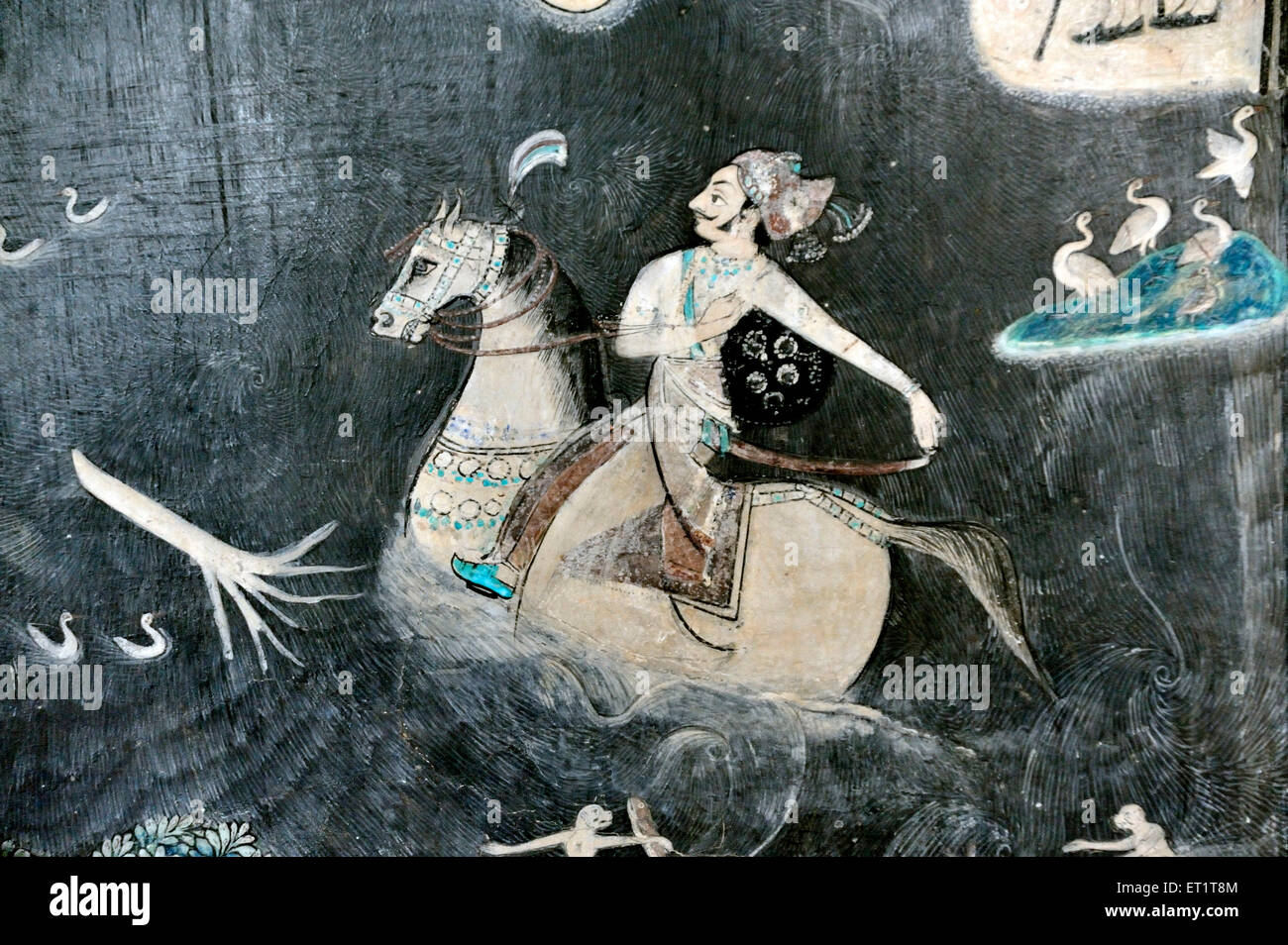 La peinture murale king crossing river sur cheval dans chitrasala umaid mahal bundi rajasthan Inde Asie Banque D'Images