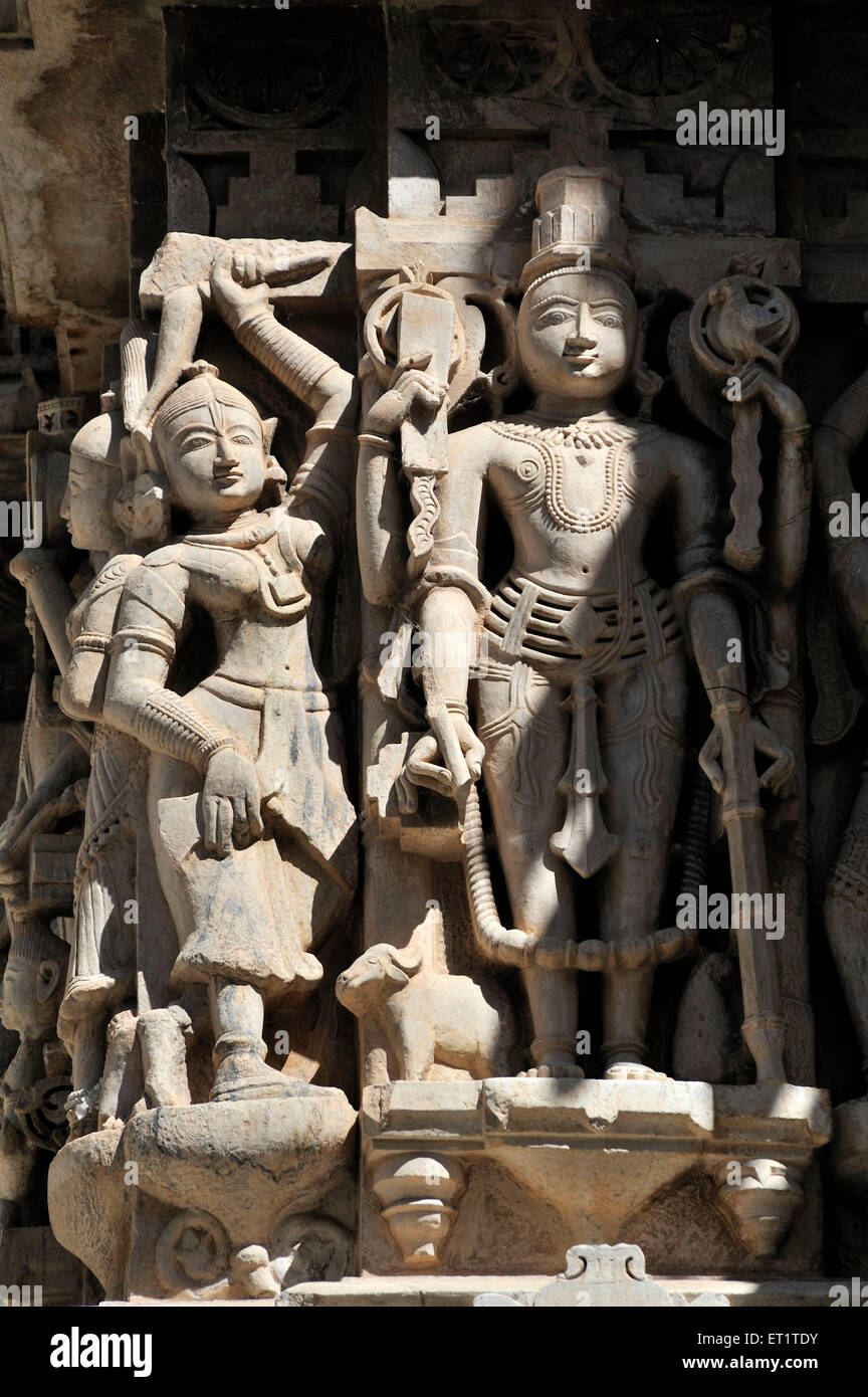 Femme dansante et déité, Temple Jagdish, temples Vishnu, Udaipur, Rajasthan, Inde, Asie Banque D'Images