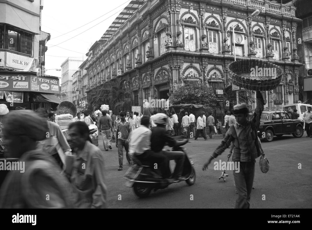 Dwarakadhis mandir road ; Kalbadevi ; Vithal Wadi ; Bombay Mumbai Maharashtra ; exposition ; Inde 22 décembre 2009 Banque D'Images