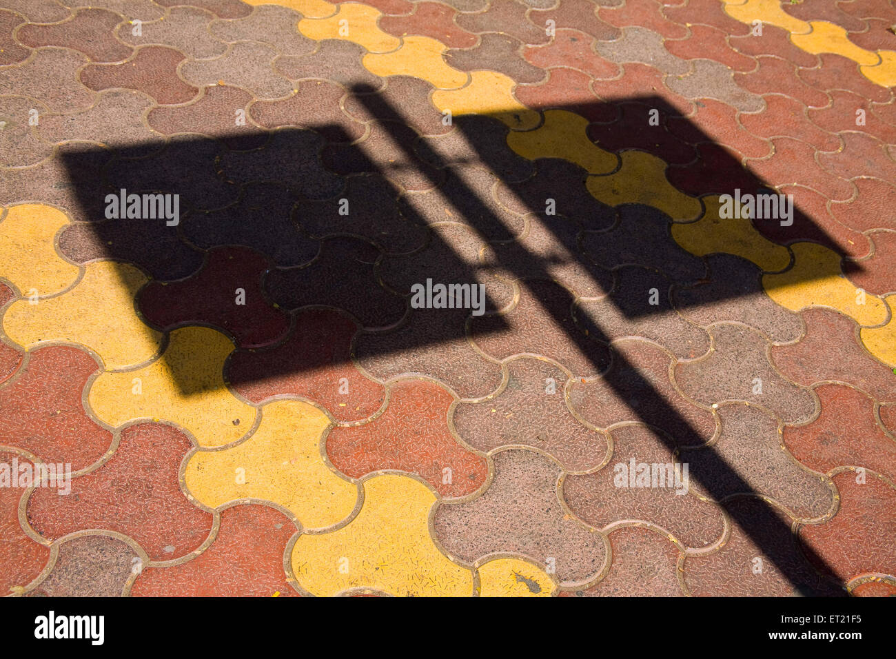 Pancarte ombre sur sentier Banque D'Images