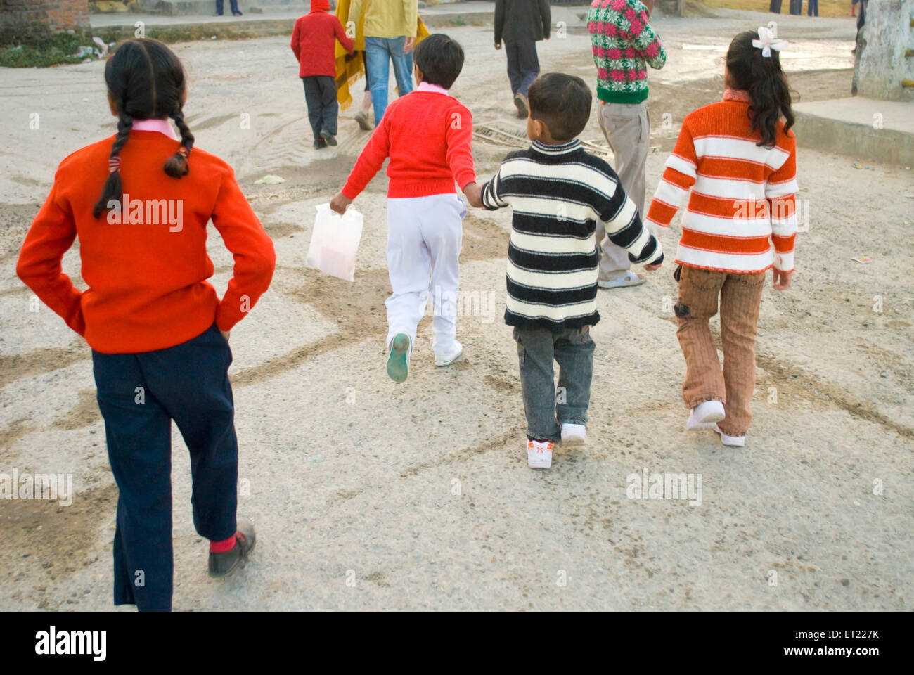 Les enfants de l'école en Nanhi Duniya pulls ; Dehra Dun ; Uttarakhand Uttaranchal Inde ; M.# 711 Banque D'Images