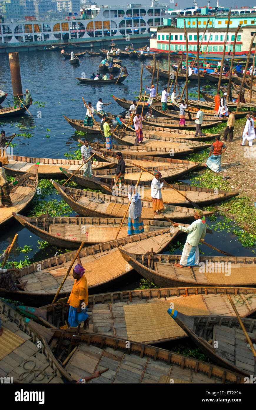 Bateaux sur la rivière Padma, rivière Podda, Rajshahi, Bangladesh, Asie Banque D'Images