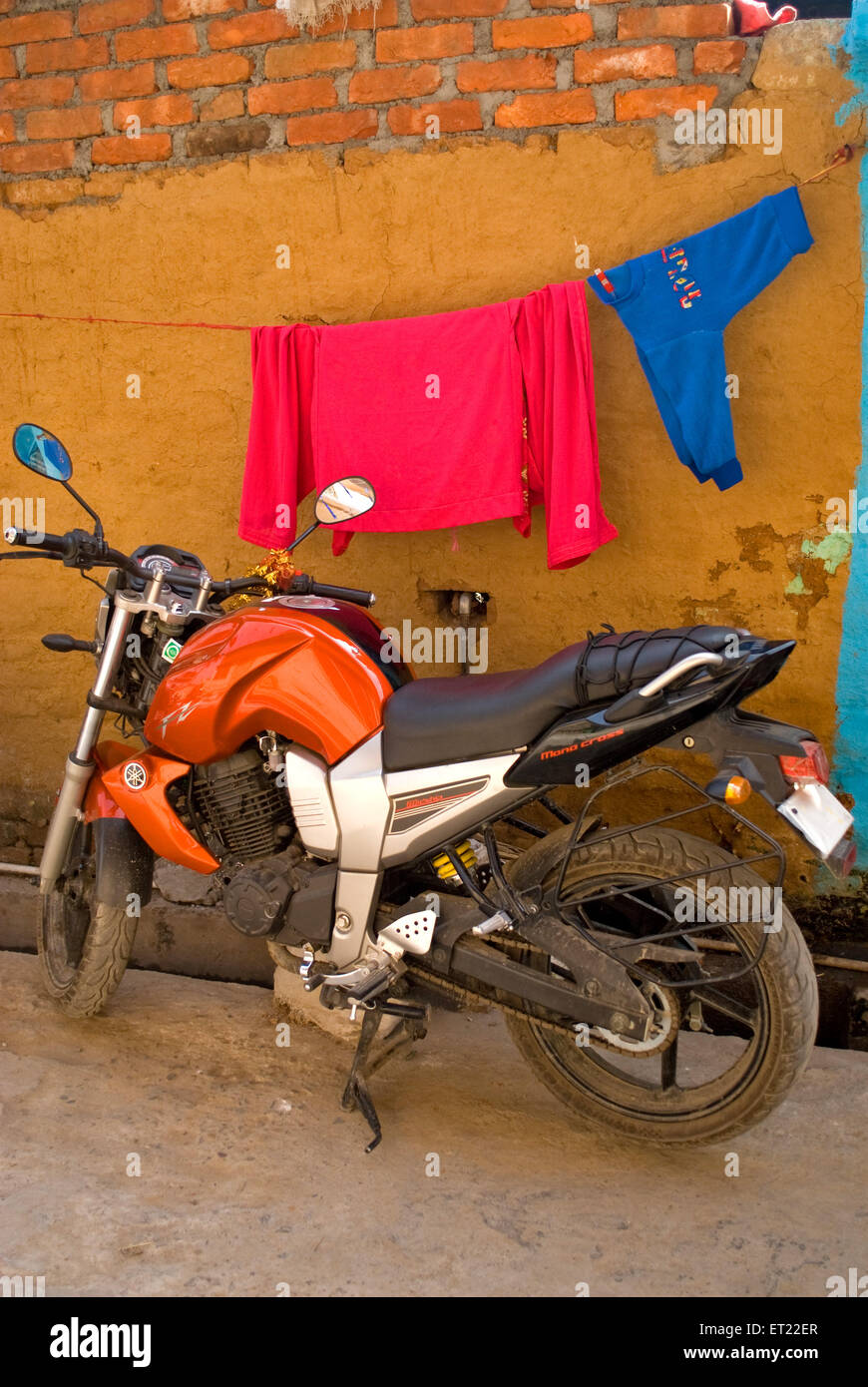 Moto garée, Dehradun, Dera Doon, Uttarakhand, Uttarakhand, Inde, Asie Banque D'Images