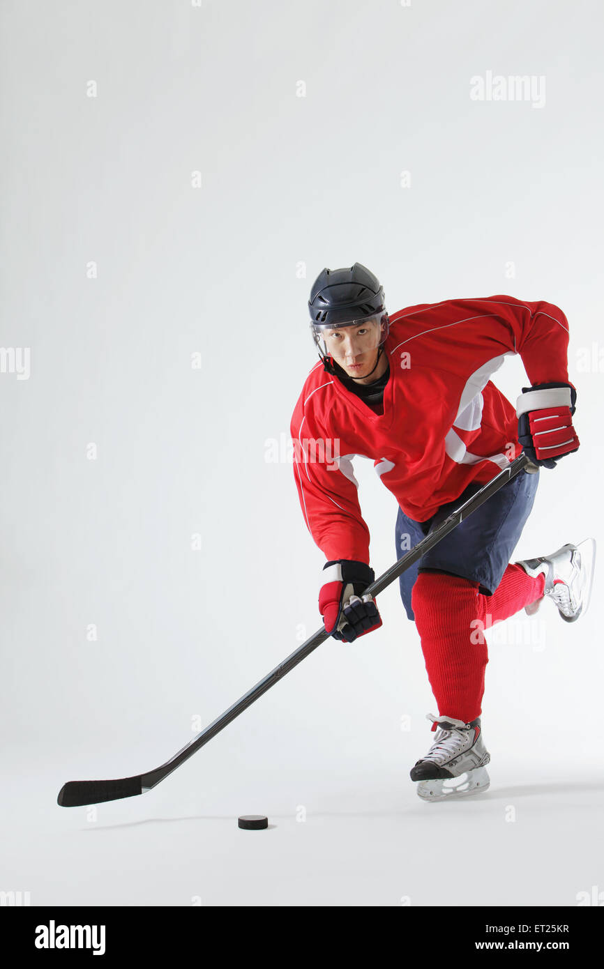 Jeune joueur de hockey sur glace masculin Banque D'Images