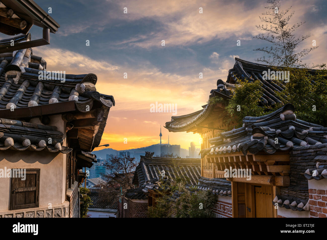 L'architecture de style traditionnel coréen au village de Bukchon Hanok à Séoul, Corée du Sud. Banque D'Images