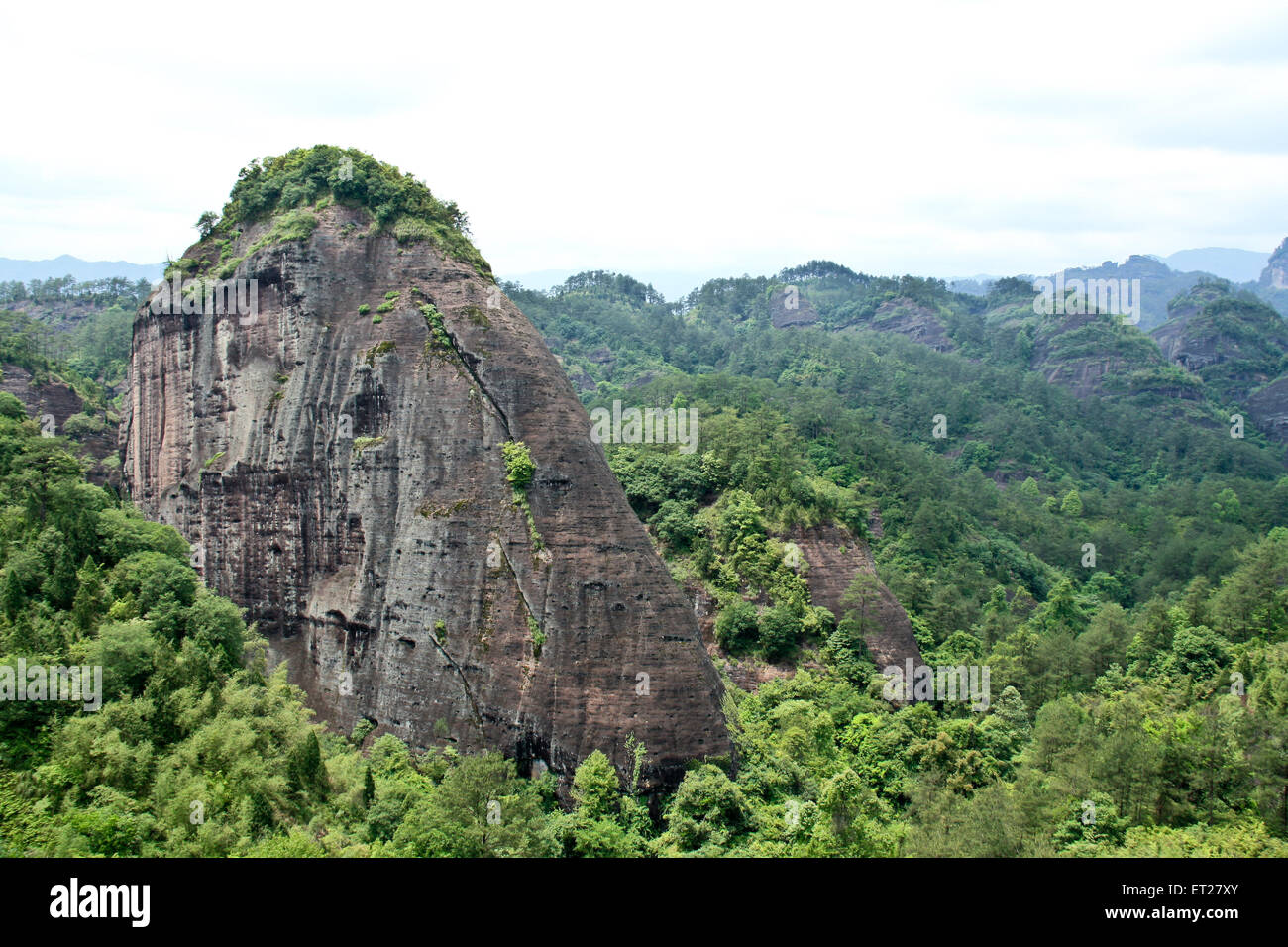 Wuyi mountain peaks inhabituelle. Banque D'Images