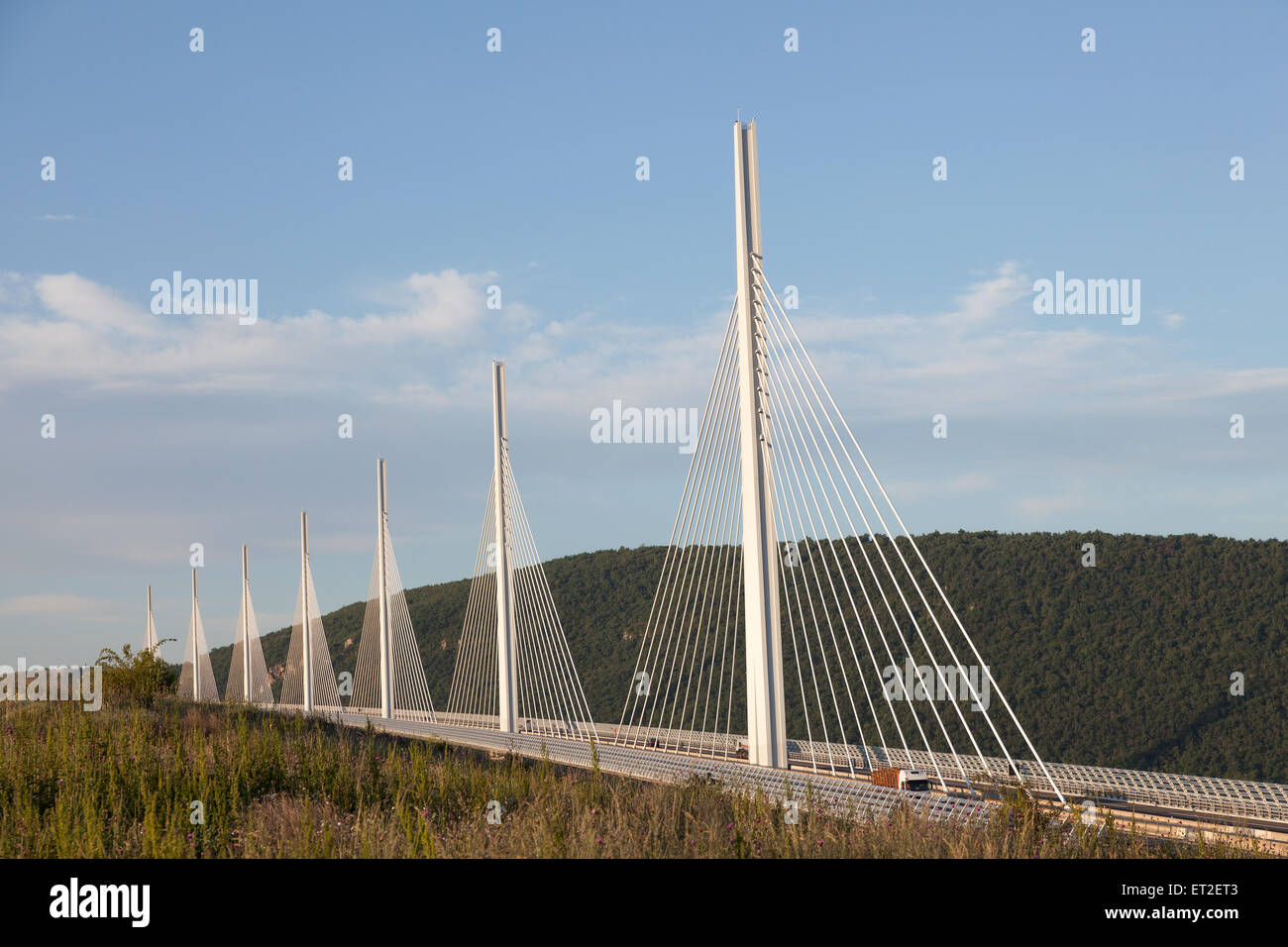 Le Viaduc de Millau en France. Le pont est le plus grand au monde avec un sommet du mât à 343