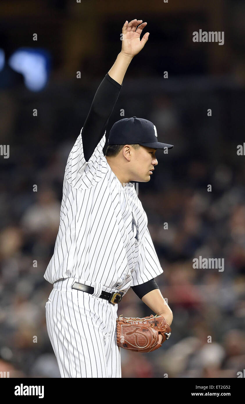 New York, USA. 9 juin, 2015. Masahiro Tanaka (Yankees) : MLB New York Yankees à partir lanceur Masahiro Tanaka s'occupe son bras pendant un match de base-ball contre les Nationals de Washington au Yankee Stadium de New York, États-Unis . Credit : AFLO/Alamy Live News Banque D'Images