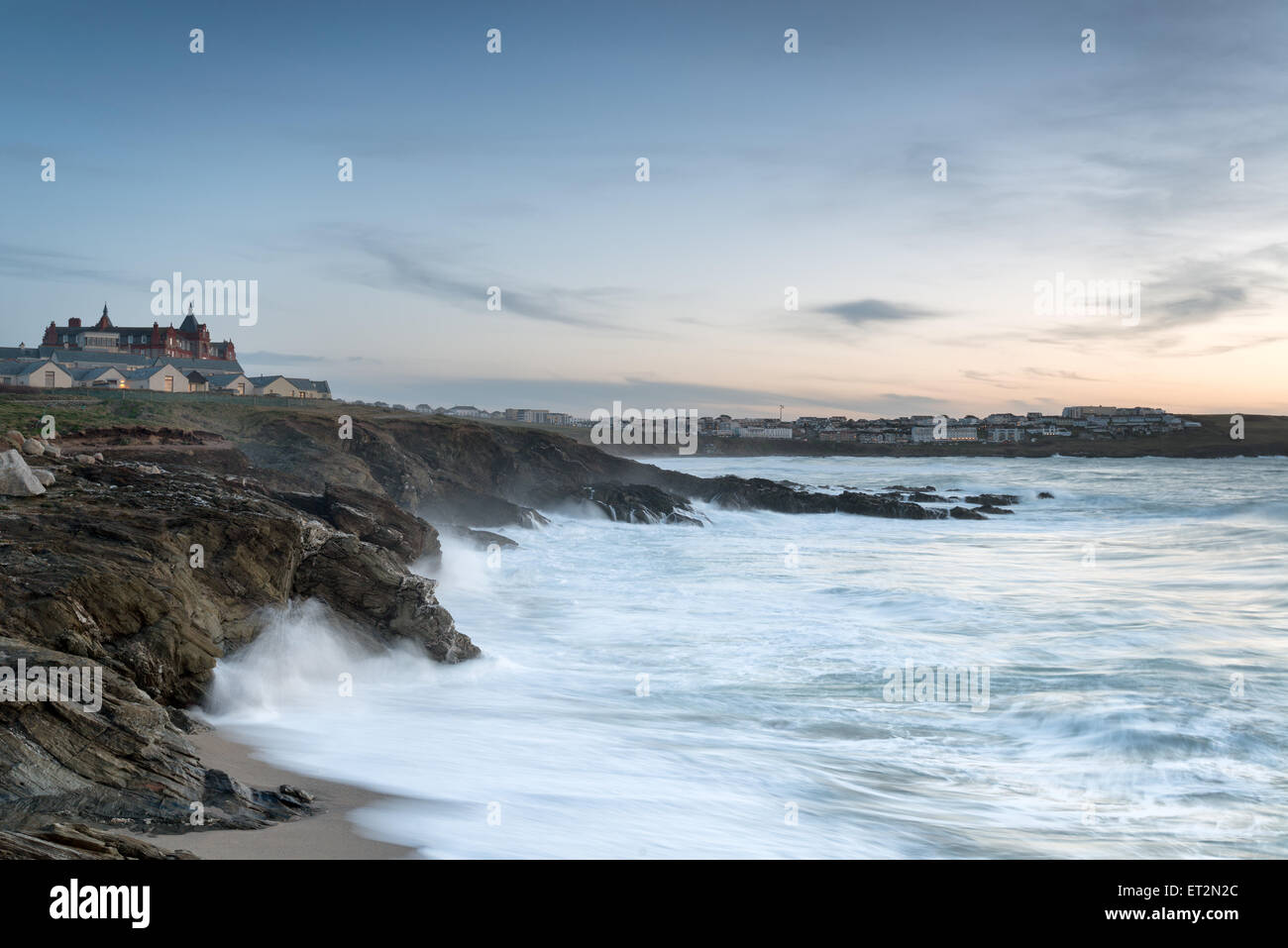 Nuit de tempête sur la plage de Fistral de cliffs à Nequay à Cornwall Banque D'Images