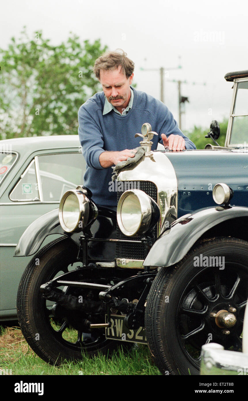 Vintage Car Show sur le navire pub dans Worsall, 11 juin 1995. En photo, la plus ancienne voiture au show, 1925 Bullnose Morris Oxford. Il a fallu 20 ans Tim Clark pour l'intégrer dans cette condition. Banque D'Images