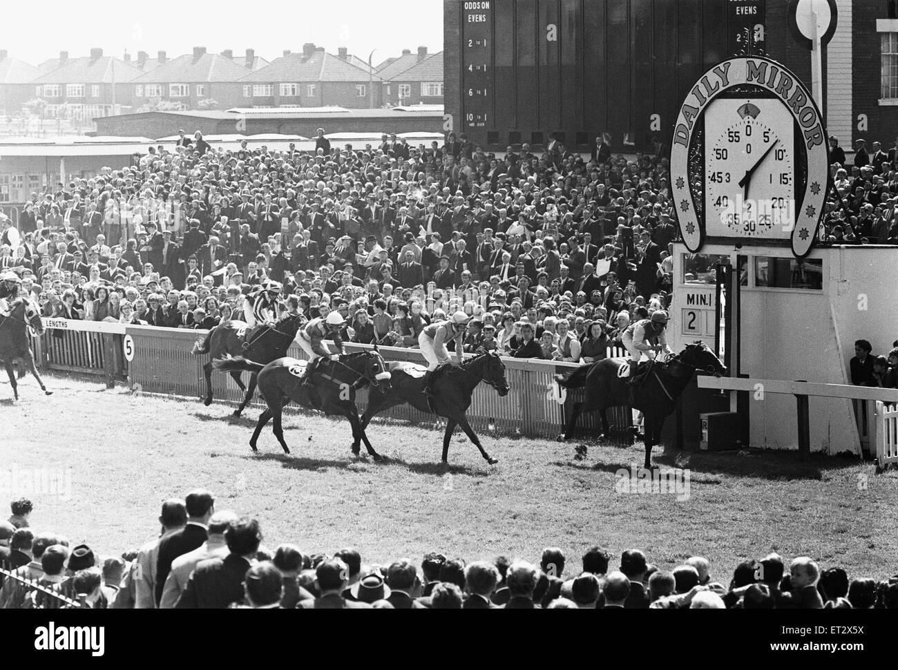 Chant de la mer montée par Willie Carson franchissent la ligne pour gagner le 1971 Andy Capp Handicap. 19 Juin 1971 Banque D'Images