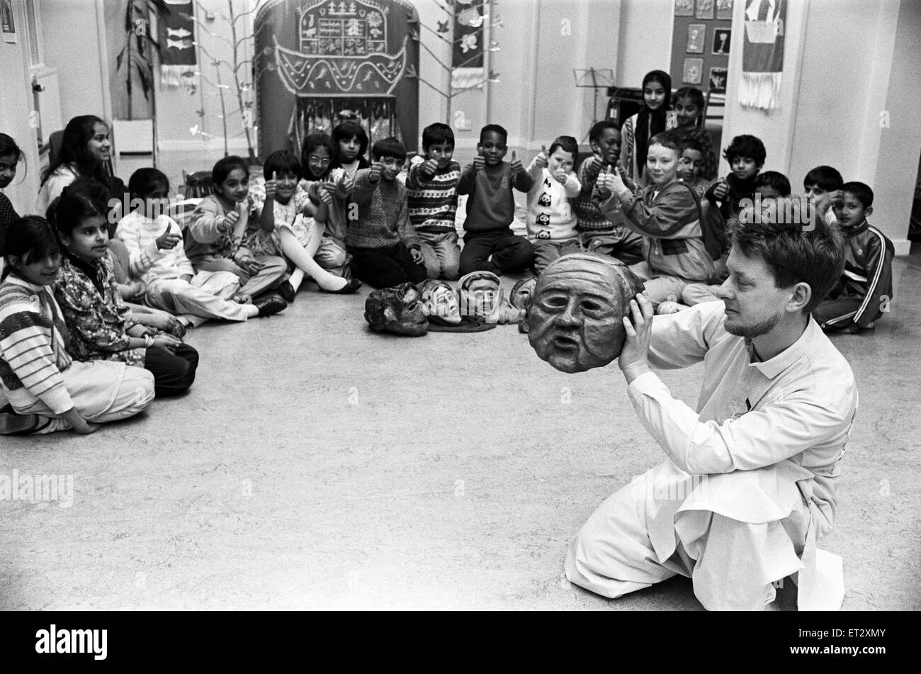 Adam Strickson, Chol de théâtre, donne une performance de contes à Mount Pleasant Junior School. Khushi Ka Mela, un festival des arts asiatiques, a été produit dans Thornton Lodge. Le festival a inclus des ateliers, une procession de l'enfant, conte, Banque D'Images