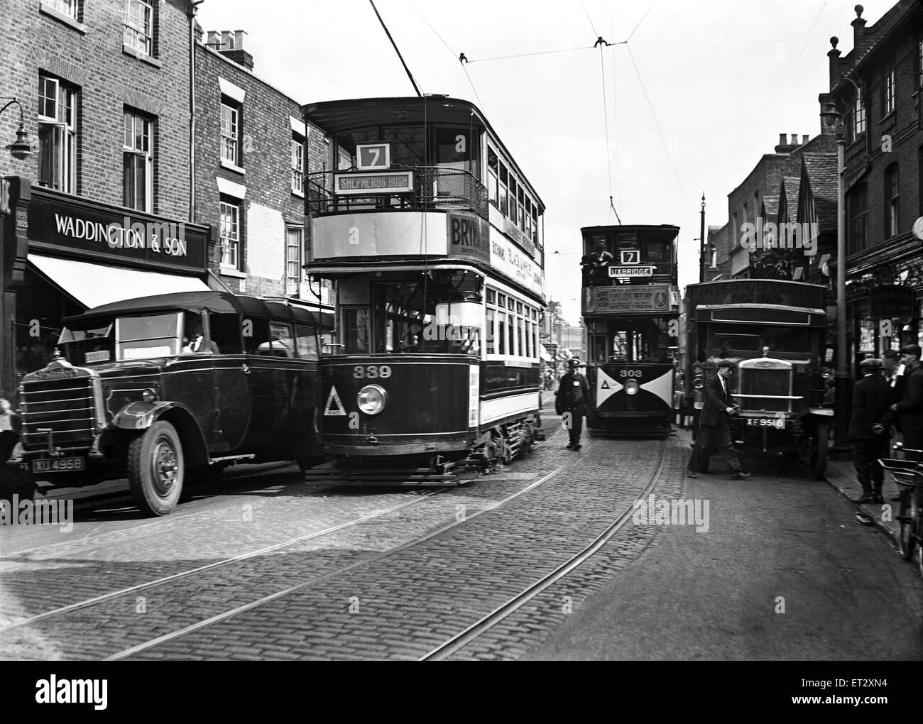 Le tramway numéro 7 Uxbridge Uxbridge blocage de Shepherds Bush High Street. Londres (anciennement Middlesex) vers 1929. Banque D'Images