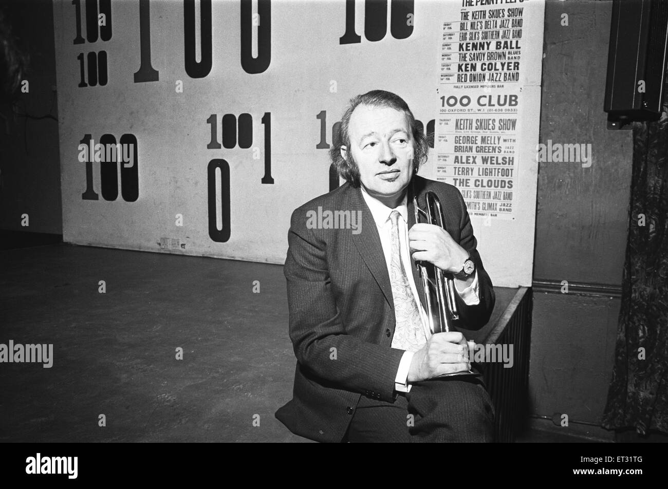 Humphrey Lyttelton musicien de jazz vu ici à la 100 Club sur Oxford Street. 13 février 1965 Banque D'Images