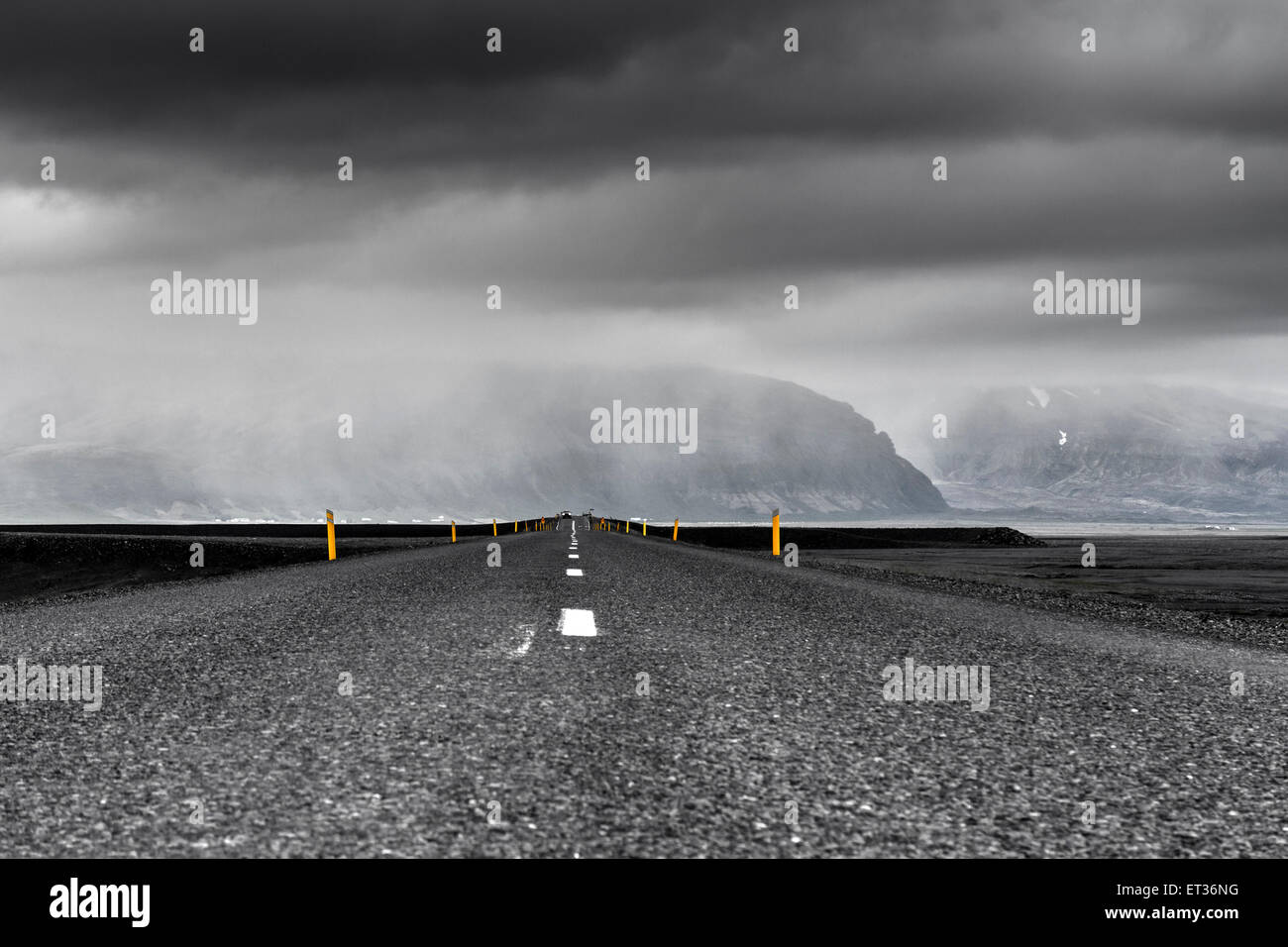 Le périphérique islandais sous un ciel orageux, Islande Banque D'Images