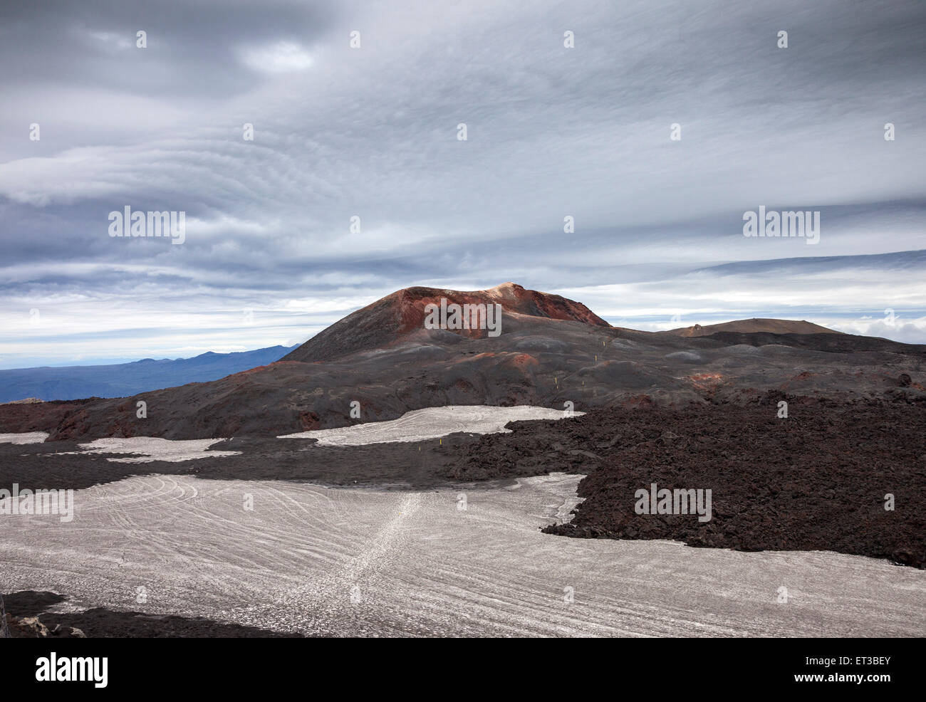 Site de l'éruption initiale du volcan Eyjafjallajokull dans le col Fimmvorouhals de cratères et de collines de Magni et Modi Islande Banque D'Images