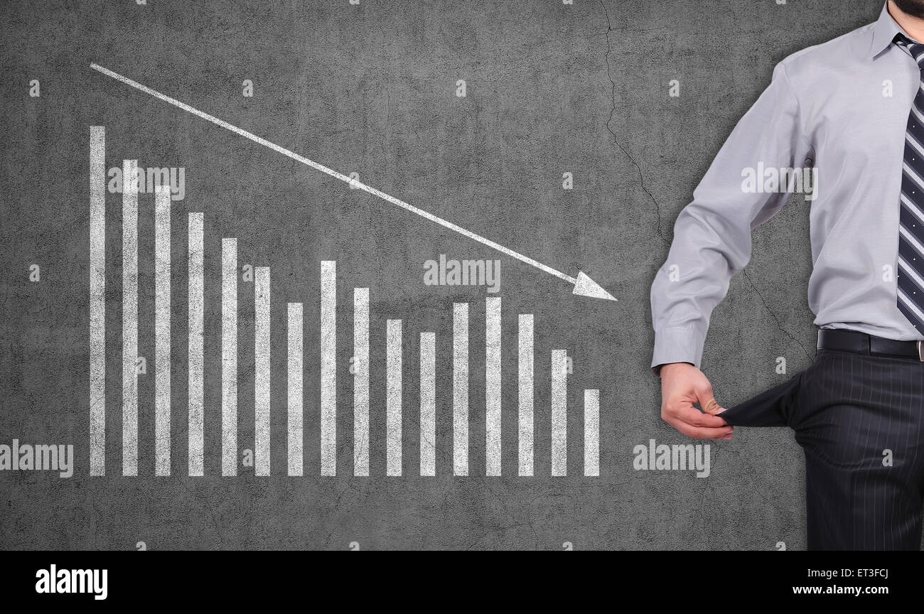 Businessman showing poche vide et de la chute du mur sur le graphique Banque D'Images