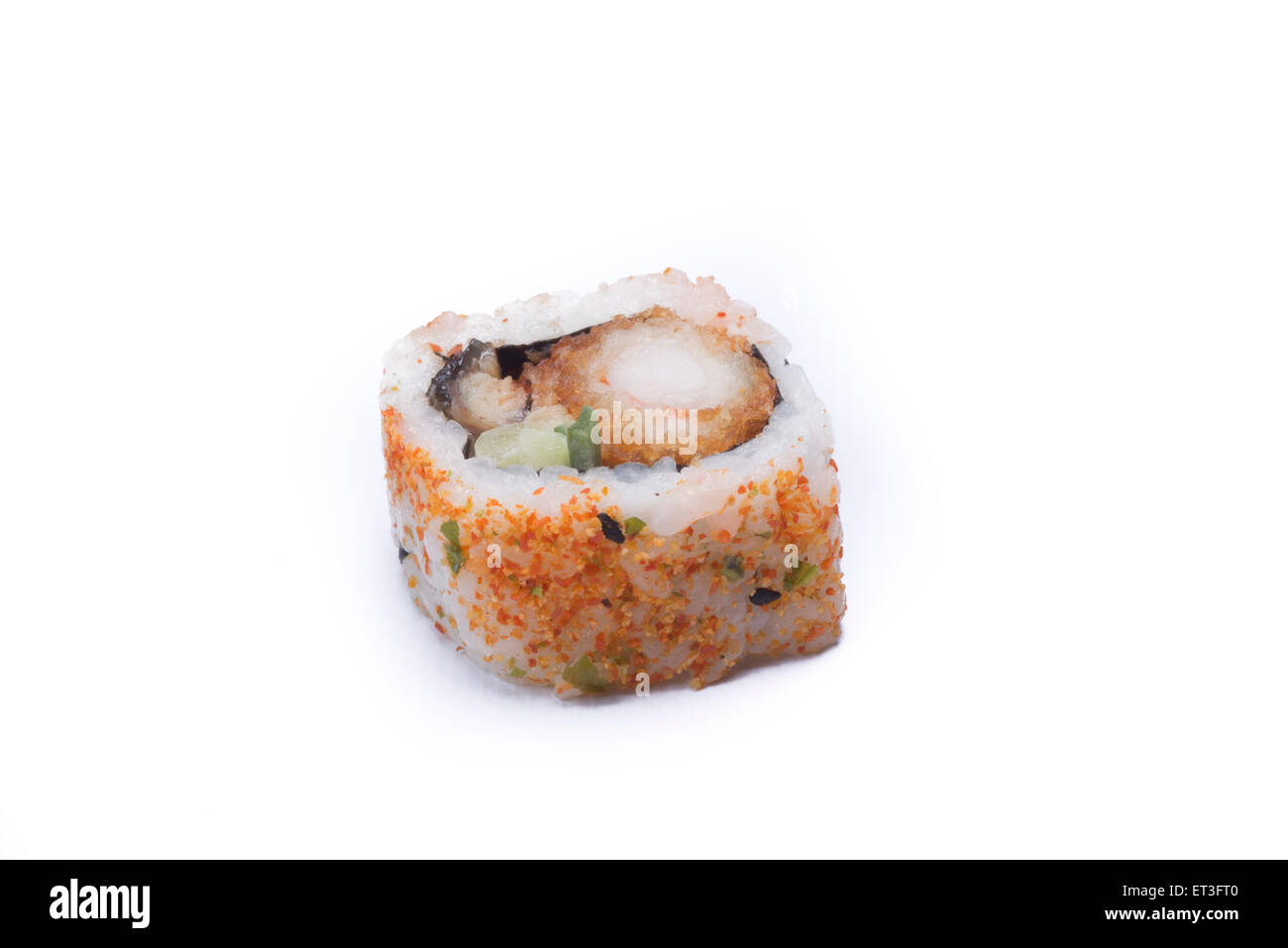 Ebi maki sushi épicé isolé sur fond blanc Banque D'Images