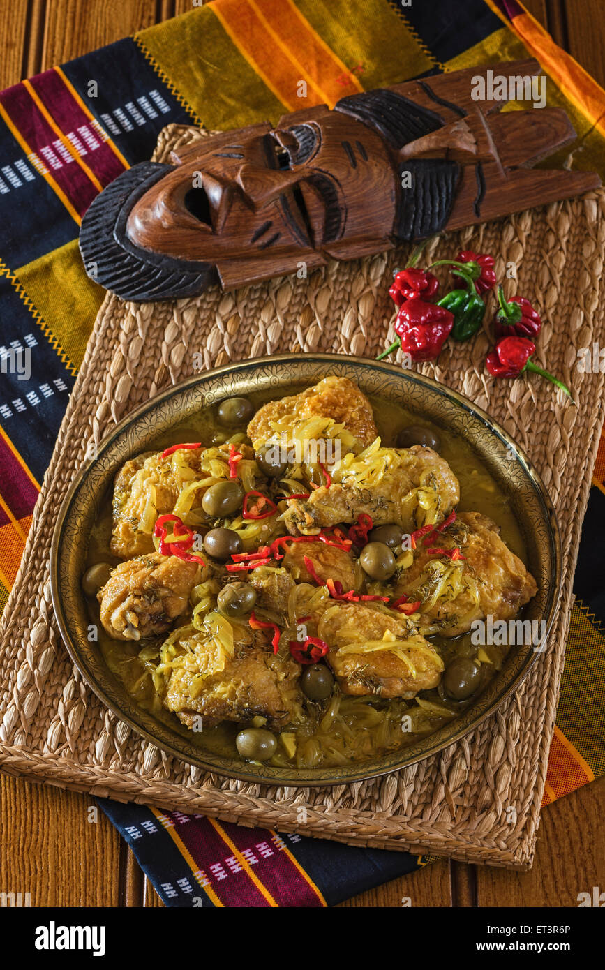 Yassa au poulet. Ragoût de poulet de l'Afrique de l'Ouest. Africa Food Banque D'Images