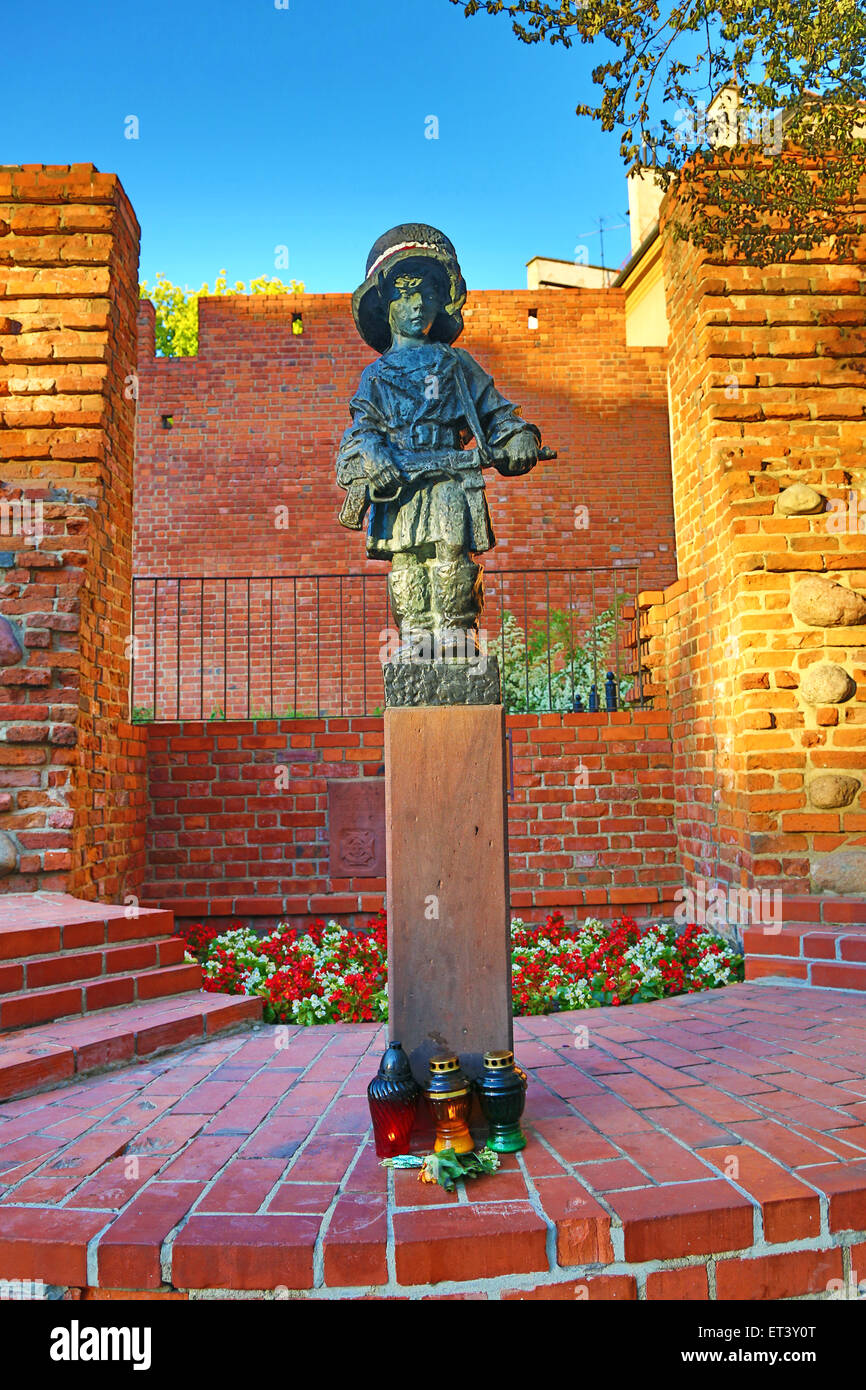 La petite statue d'insurgés, Maly, Powstaniec commémorant les enfants soldats de l'Insurrection de Varsovie, Pologne Banque D'Images