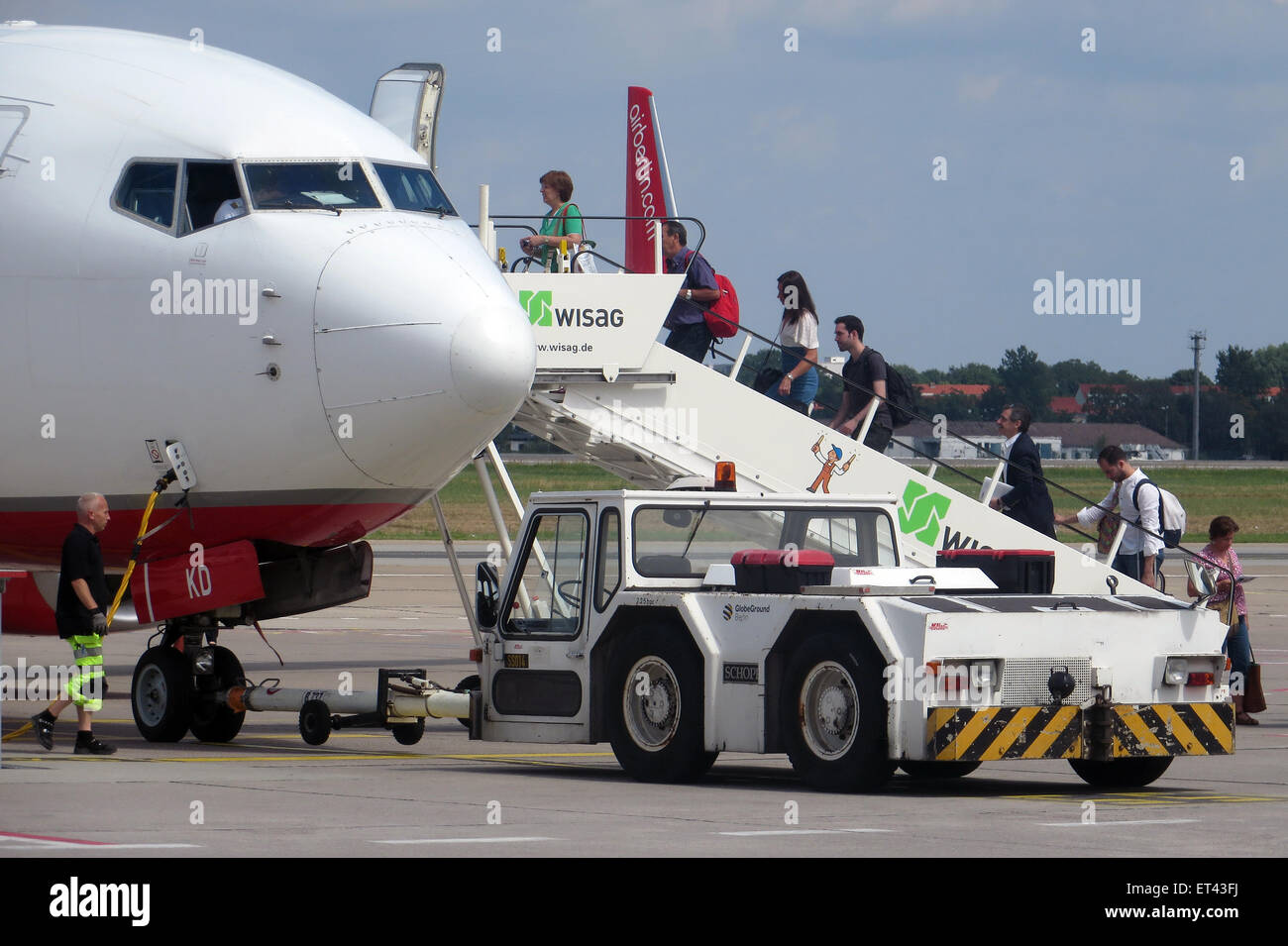 Berlin, Allemagne, les voyageurs de monter dans une machine de la compagnie aérienne Air Berlin à l'aéroport de Berlin-Tegel Banque D'Images